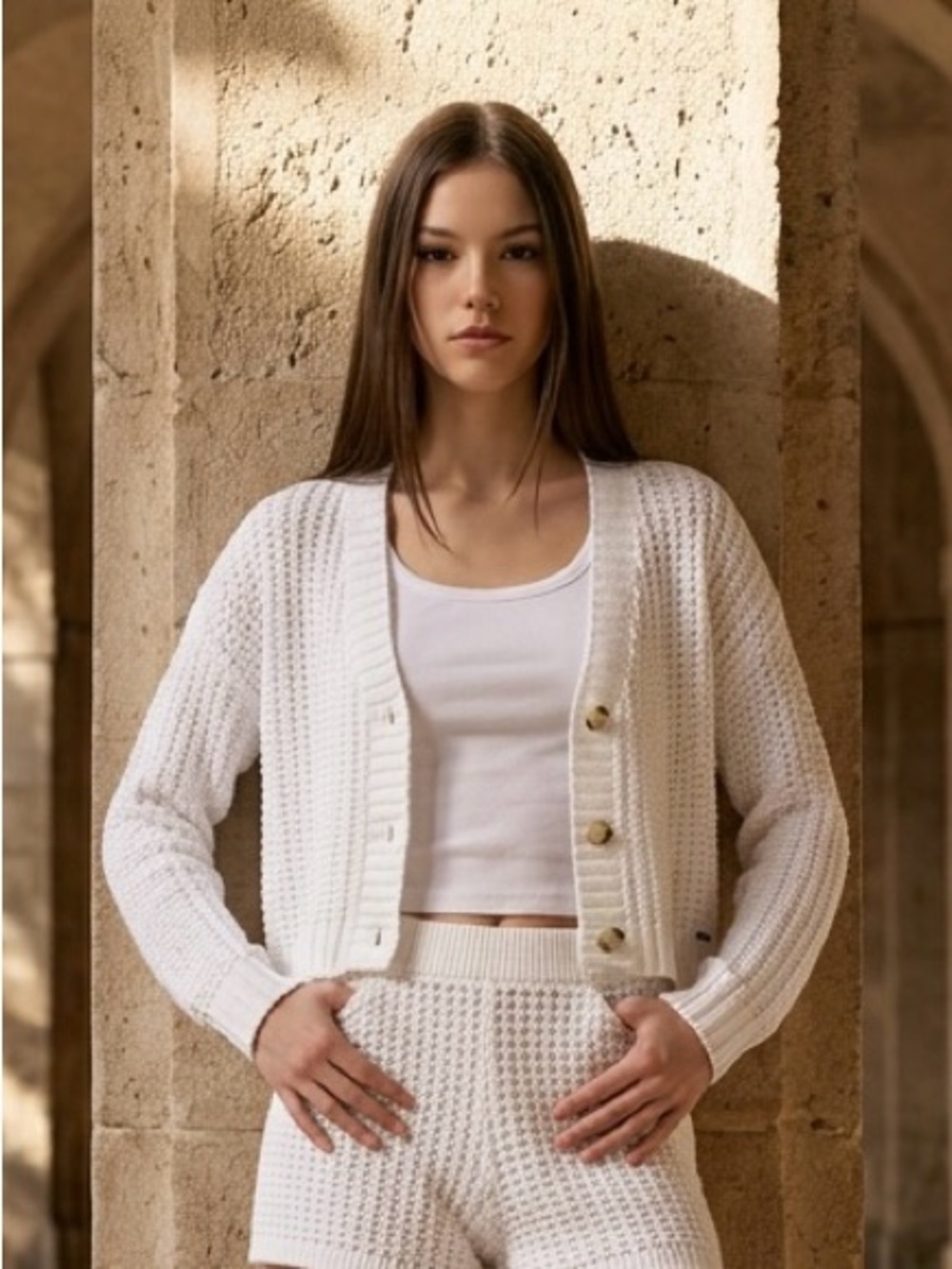 HOLLISTER White
Chunky Knit Cropped Cardigan - Size Small final sale!!!
